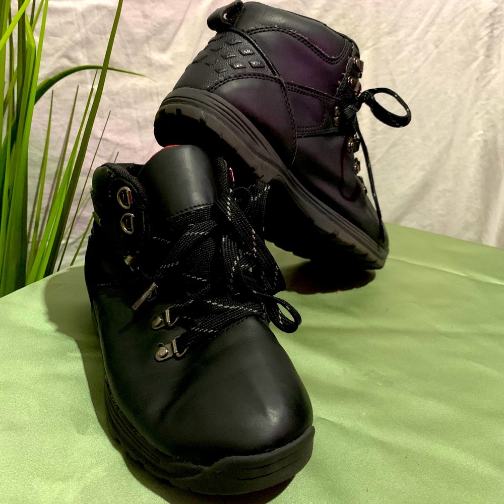Boys hiking boots